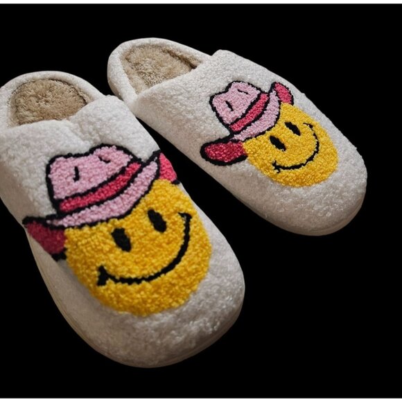 Cowboy Hat Smiley Face Fuzzy Slippers Unisex Cozy Indoor Shoes Size 10 - Picture 1 of 5